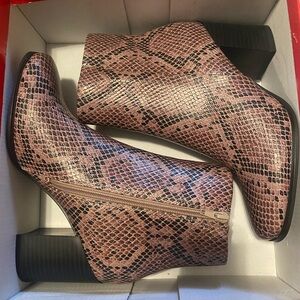 Chic Snakeskin Pattern Ankle Booties with High Heel